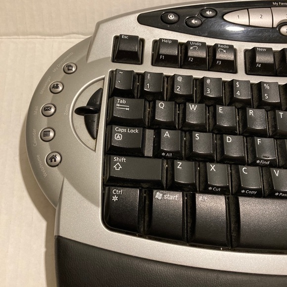 Microsoft Wireless Comfort Keyboard (no Remote) Model 1045 Untested - Picture 2 of 7